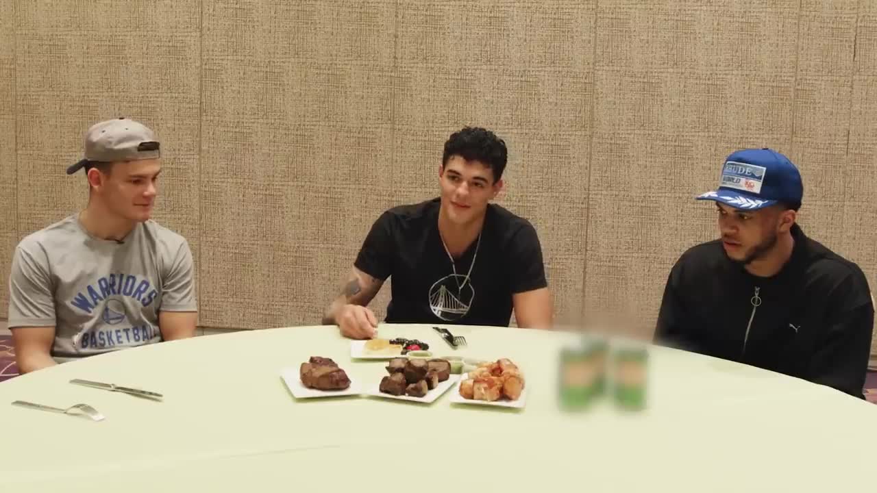 GUI SANTOS MOSTROU COMIDA BRASILEIRA AOS WARRIORS!