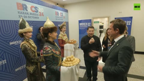 Can I Take the Whole Cake? Malaysia’s Minister Enjoys Russian Cuisine at BRICS Summit