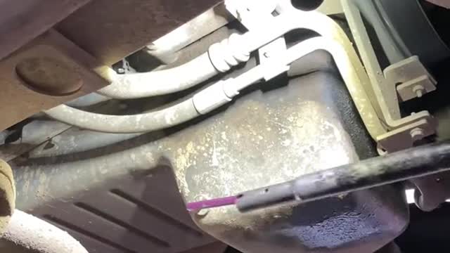Disassembly and oil discharge of automobile
