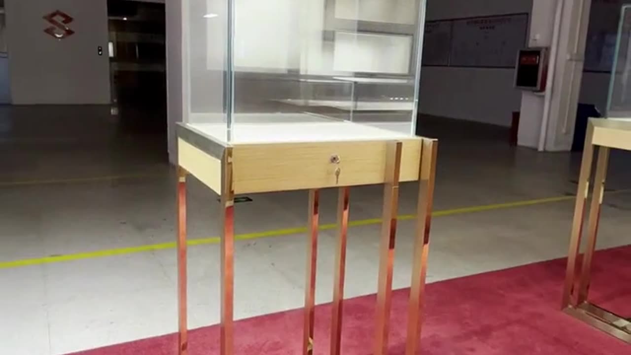 Point cabinets in jewelry display cabinets and watch display cabinets