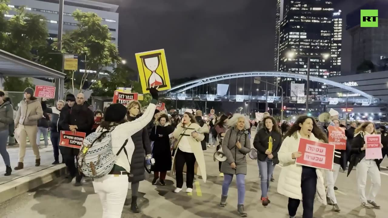 Protesters shut down main Tel Aviv intersection, call for deal to free Hamas hostage