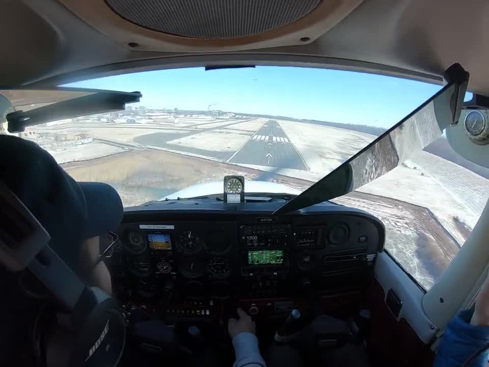 Cessna 172 Landing in 33Kt Crosswind