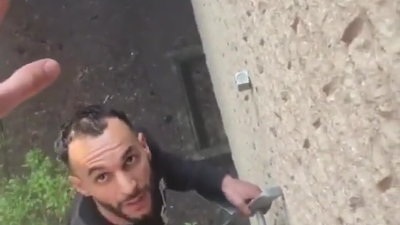 “Swedish man” seen climbing into a woman’s apartment to stab