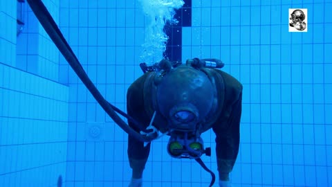 DWEG 2014 Ron makes a testdive with a Siebe Gorman Dutch Navy version