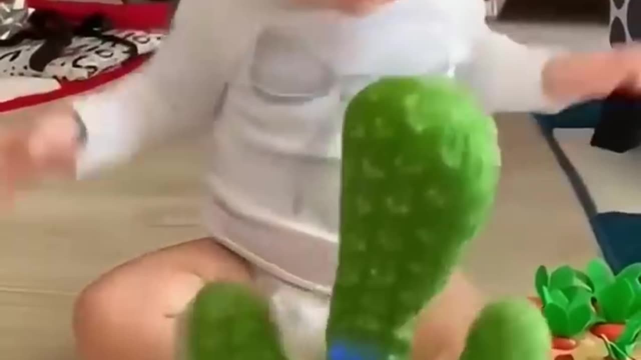 DANCING CACTUS SCARING BABIES🤣🤣