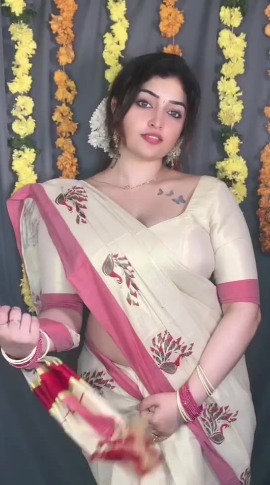 Hot sexy babe eye feast in saree