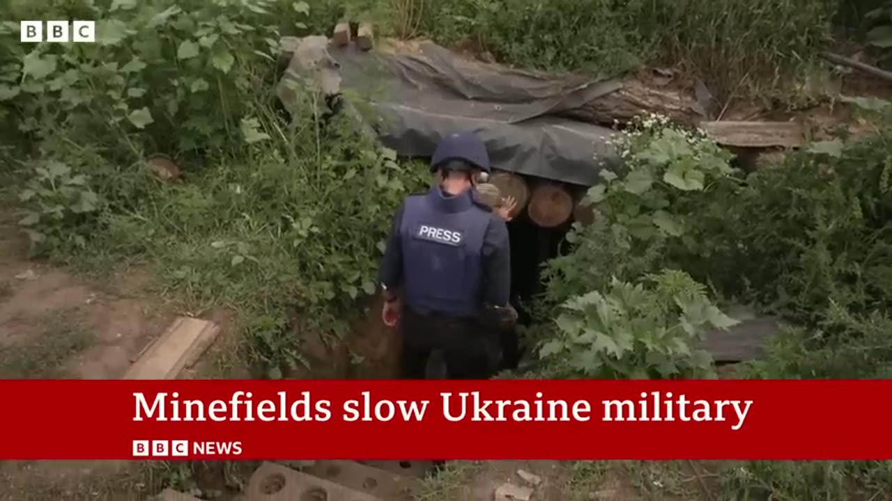 Russia's minefields holding up Ukraine's counter-offensive - BBC News