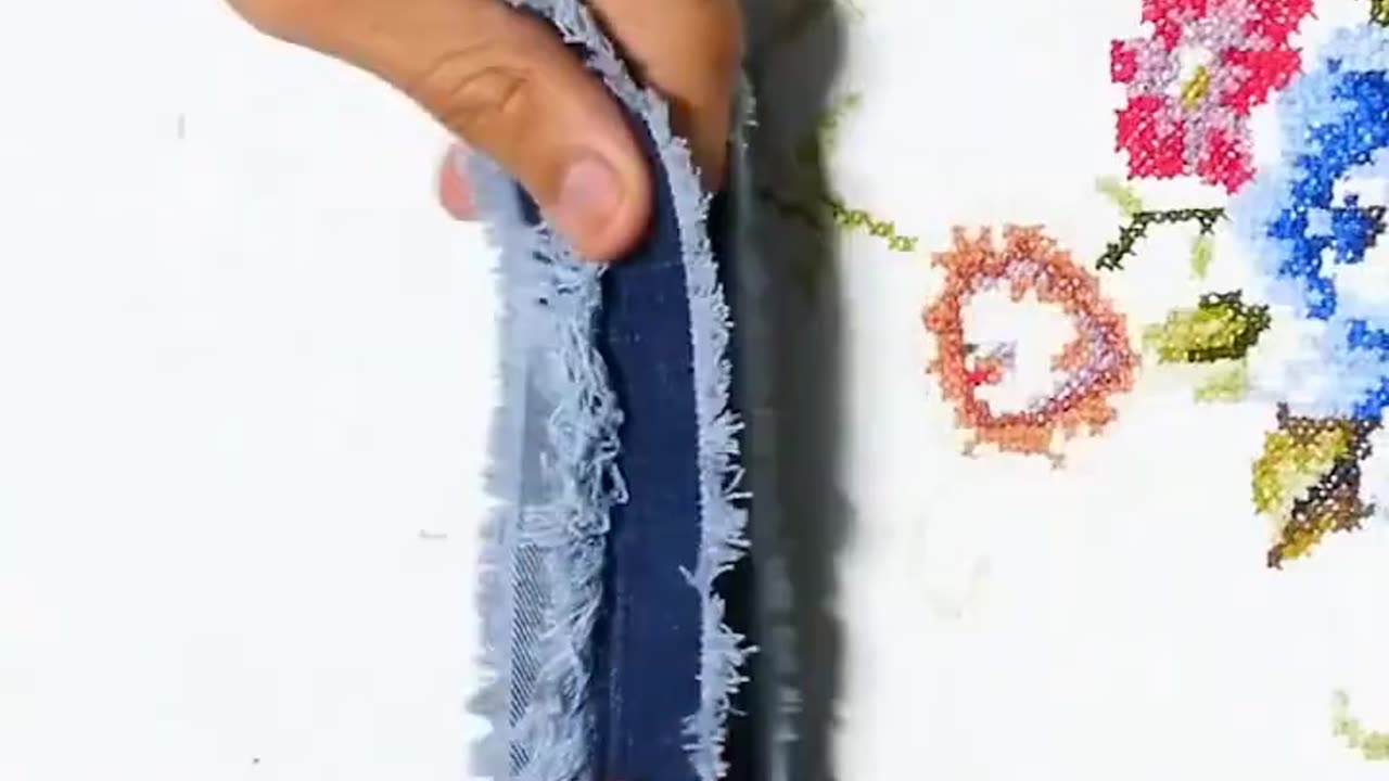 Crafting a Trendy Tote Bag with DIY Old Jeans Recycling