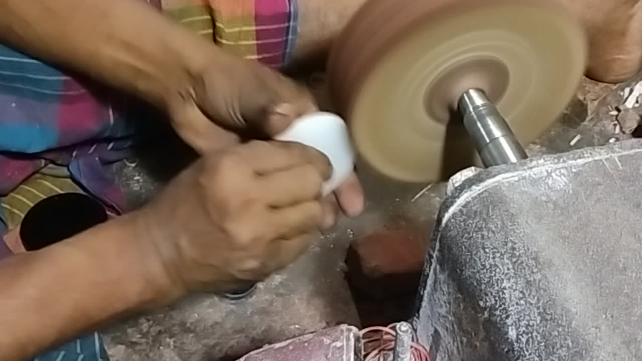 Watch how to make carrom board strike and guti