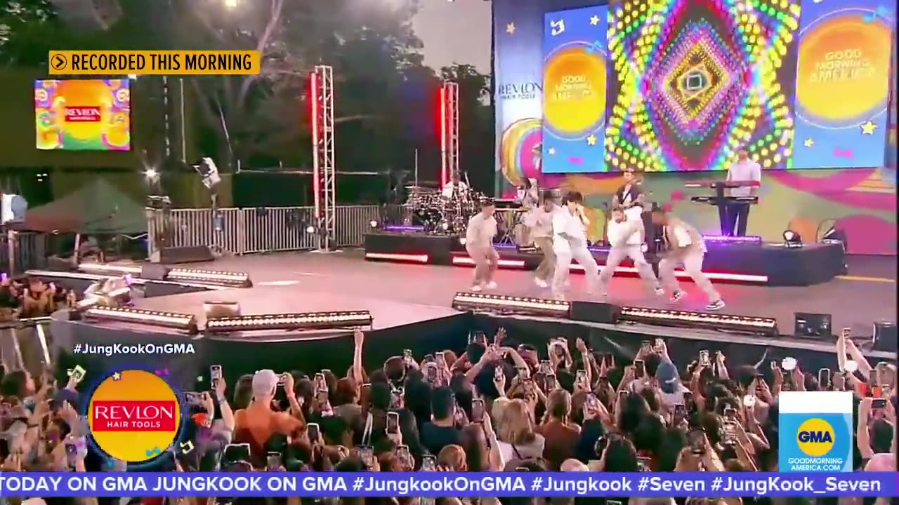 Jung Kook of BTS performs ‘Seven’ in NYC l GMA