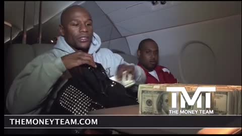Floyd MayweatherCounts $ 1 Million on Camera