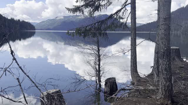 Thetis Shoreline Perspective of Kachess Lake – Okanogan-Wenatchee – Washington – 4K