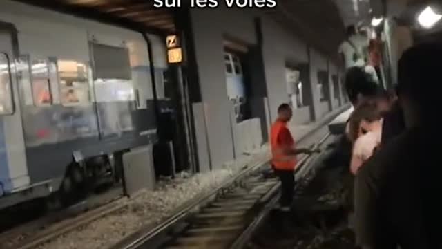 Passengers were evacuated from RER B and D in Paris