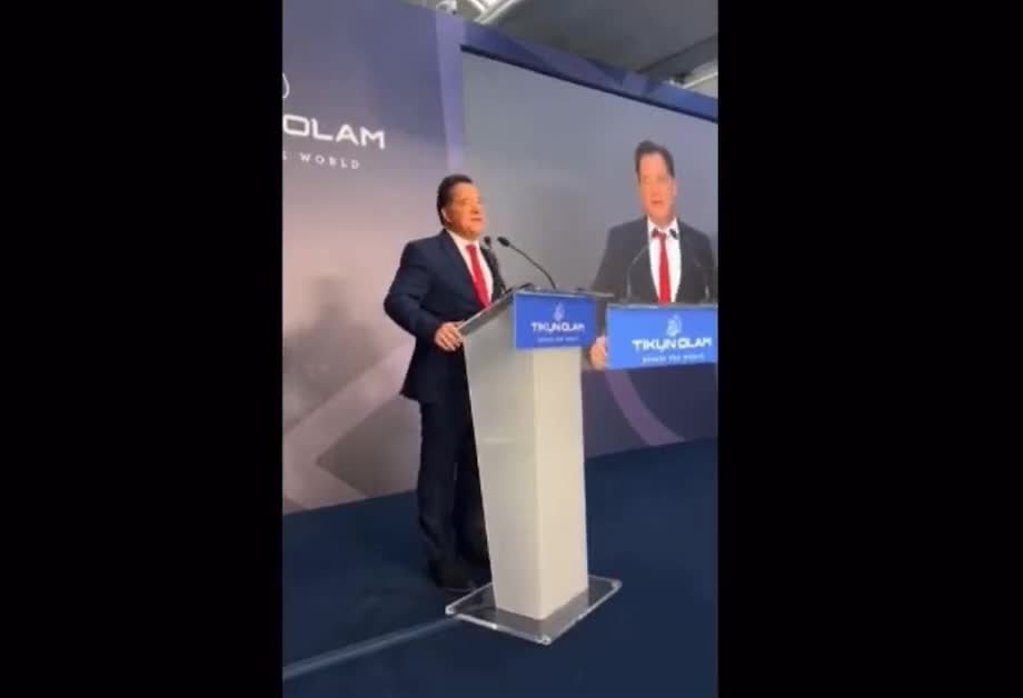 Ο Αδωνις τιμά το Νικο Καρανικα