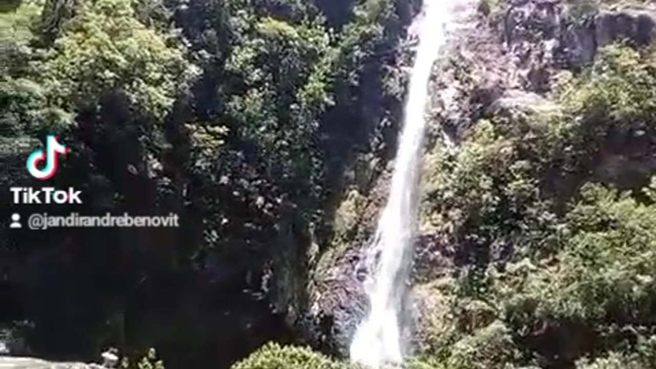 Cachoeira na trilha