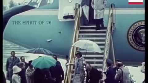 Former President Ford Slips From“Plane Stairs ”