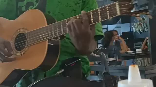 Calypso live singing