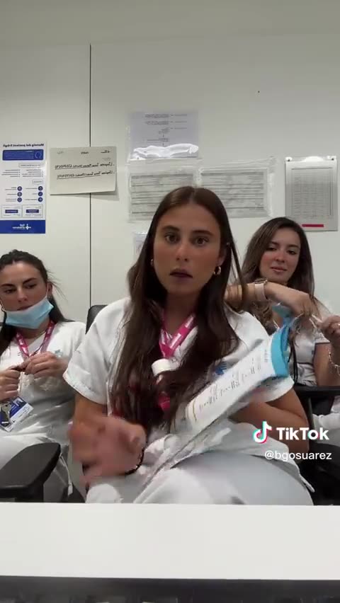 Cataluña| Enfermeras: "Para sacarnos las oposiciones tenemos que tener el puto C1 de catalán"