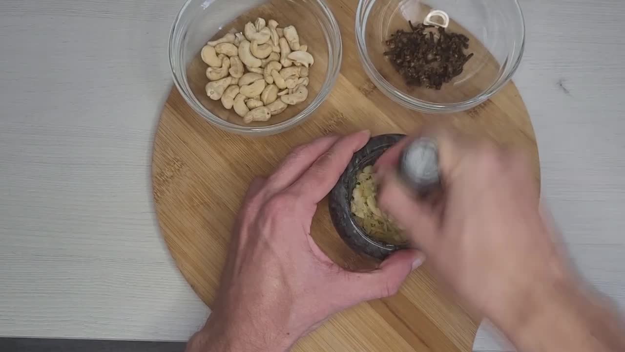 Garlic Mix Clove with olive oil. The Best Secret Nobody Will Never Tell You