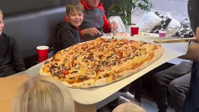 SHOCK PIZZA! #fyp #foryou #foryoupage #malminkebab #shokki