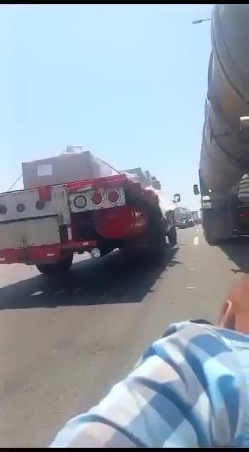 BREAKING: Gunfire at the US/Mexico border bridge!