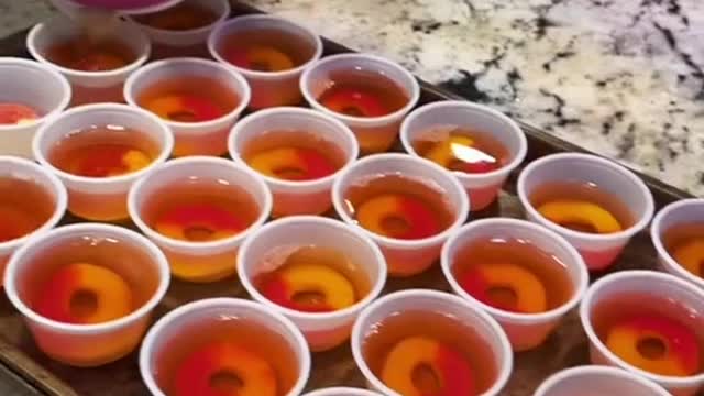 Peach crown Jell-O shots 🤩👀 @Mallory Young #viral #jelloshots #cocktails #mocktails