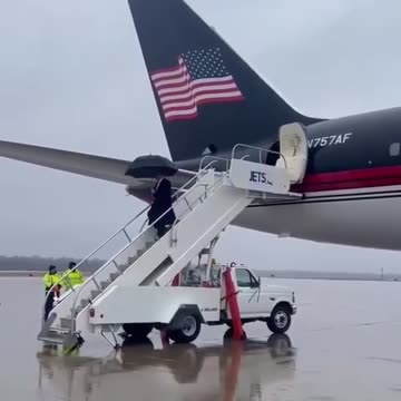 PRESIDENT TRUMP❤️🇺🇸HAS LANDED IN OHIO DUE TO TRAIN DISASTER💙🇺🇸🛬⭐️