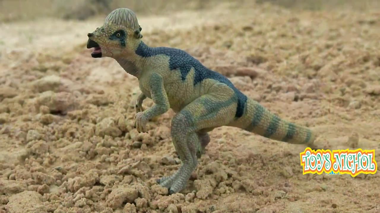 Daxiatitan Camouflages with Grass so that Cannot be Seen When Looking for Prey