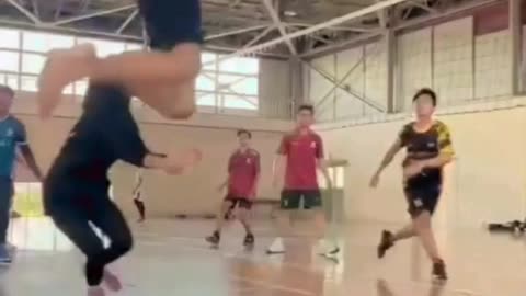 Volleyball Smash Almost Turns into a Collision—Close Call! 😅🏐🙈