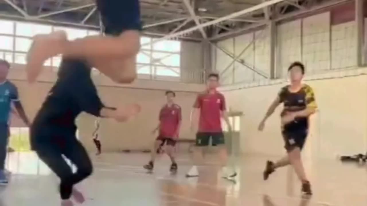 Volleyball Smash Almost Turns into a Collision—Close Call! 😅🏐🙈