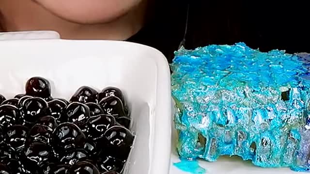 Raw HoneyComb Tapioca Pearls #zoeyasmr #zoeymukbang #bigbites #mukbang #asmr #food #먹방 #틱톡푸드 #rawhon