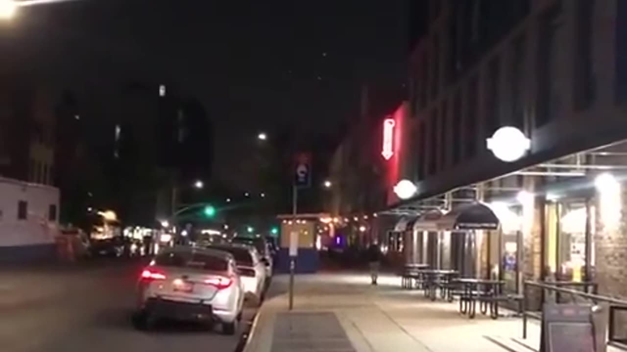 Triangular Formation of UFOs Filmed Over Williamsburg, Brooklyn