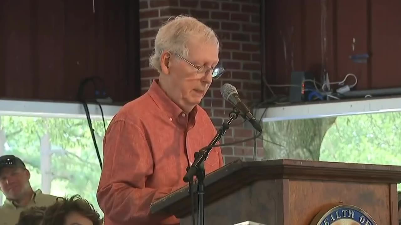 Kentucky crowd shout "retire" at Mitch McConnell