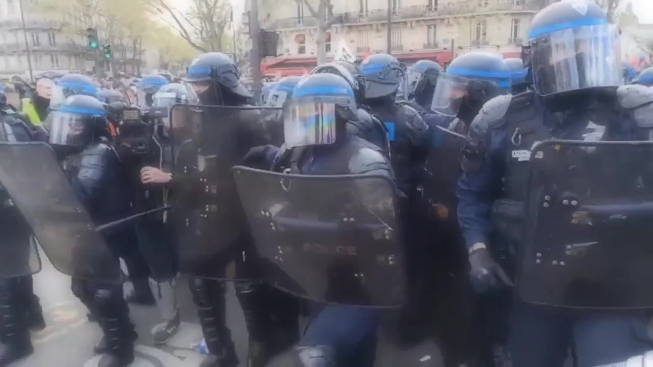 The French protests rumble on in Paris - Non, Je ne regrette rien.