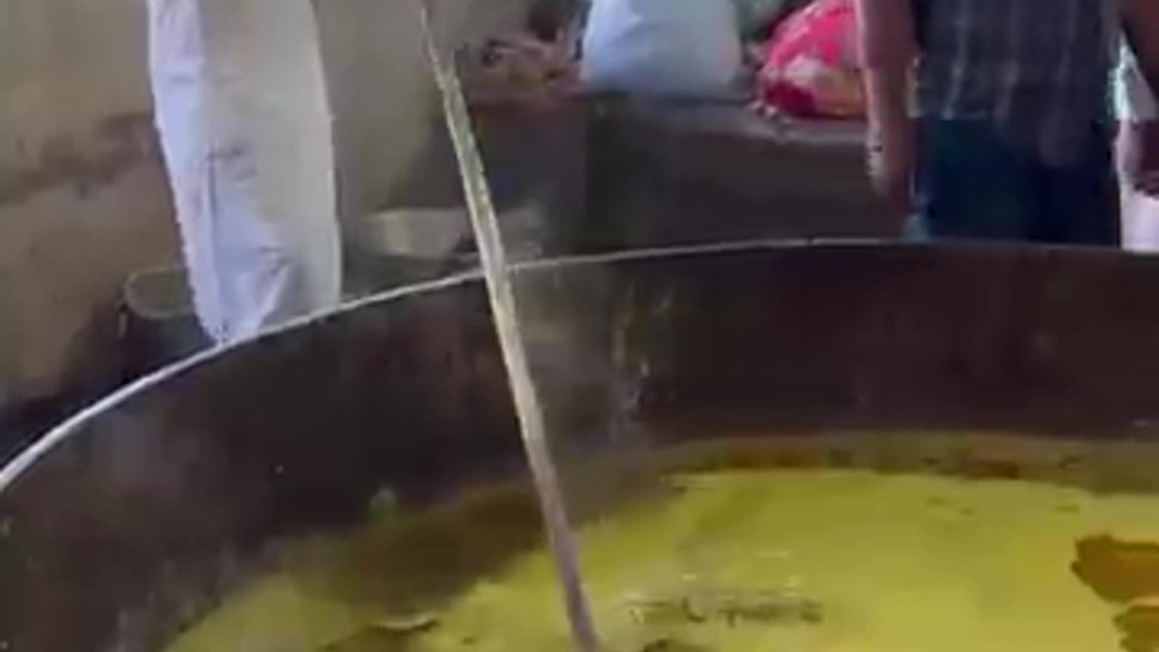 Dal making in golden temple