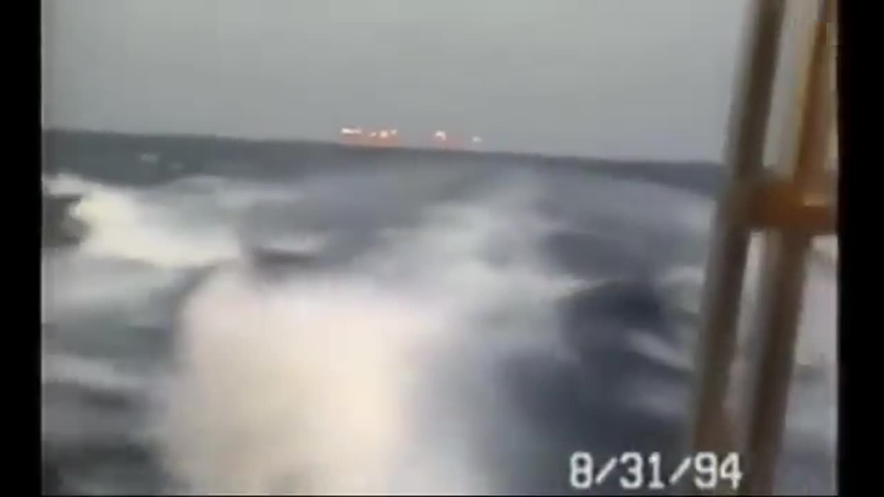 1994 FLORIDA, USA a sailor captures multiple luminous objects: UFO
