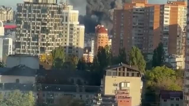 Many explosions occurred in the center of Kiev.