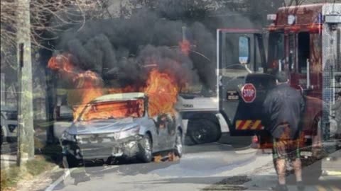 Lynbrook & Hewlett NY Fire Departments Respond to a Working Car Fire 2/20/2023