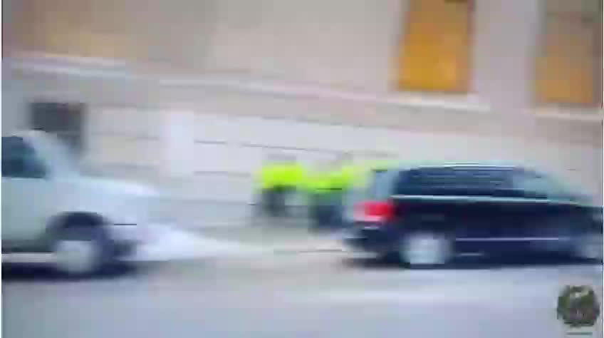 Ottawa Convoy protestor catches suspicious behaviour by police - false flag set up?