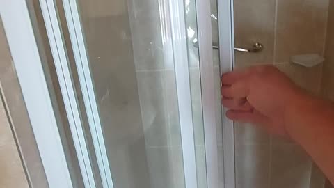 How to operate a shower door for the ladies