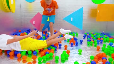 Vlad and Niki Inside the Magic Cube Challenge