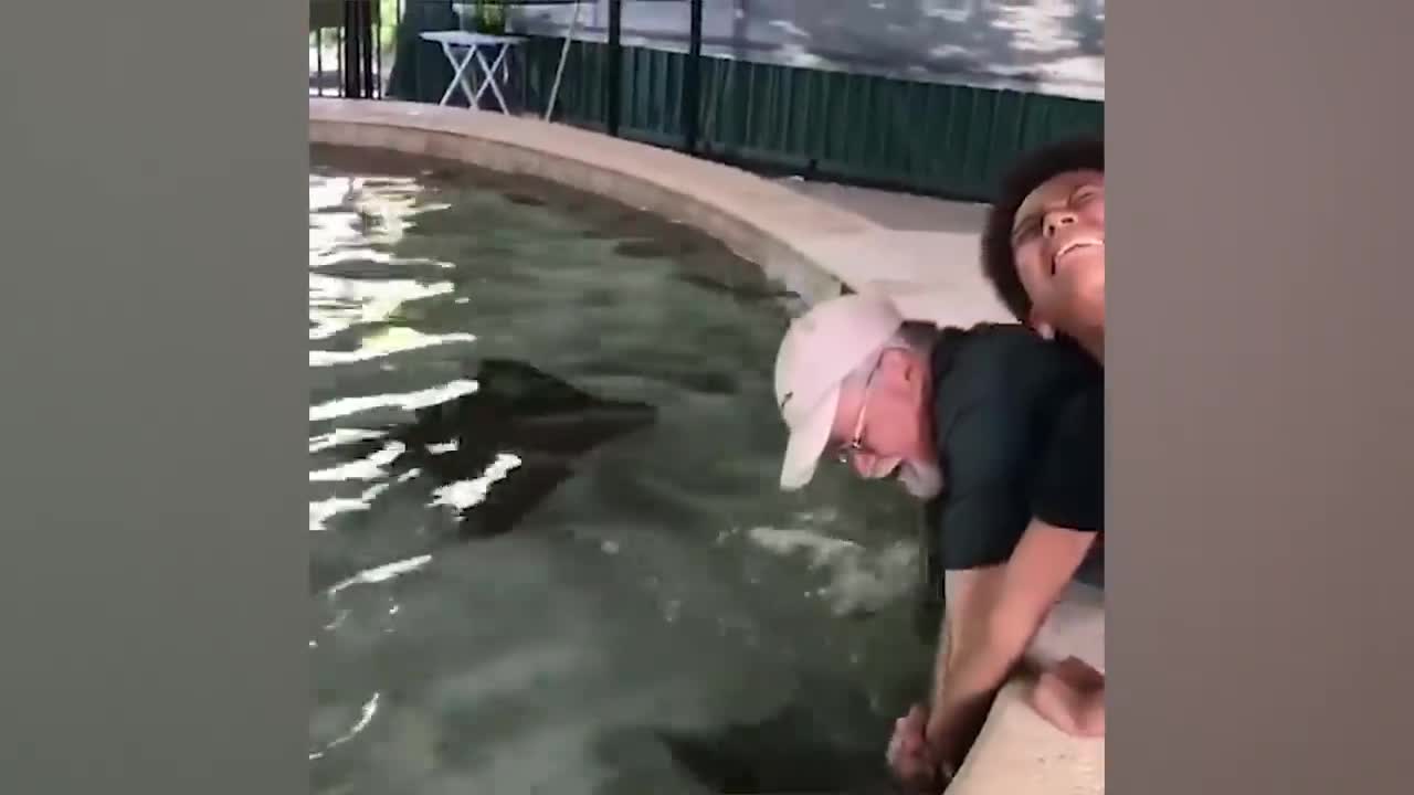 Girl SPOOKED By Beluga Whale!