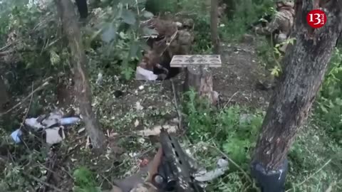 "Don't be afraid, we won't shoot you" - Ukrainian soldiers capture Russians in a trench