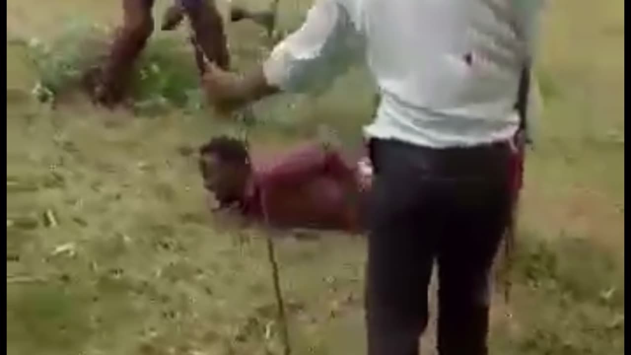 Faggot gets beaten in Sudan for being gay 🙌