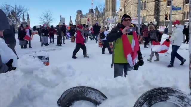 Ottawa Protest: Building Snow Blockades To Defend Themselves - February 19th, 2022