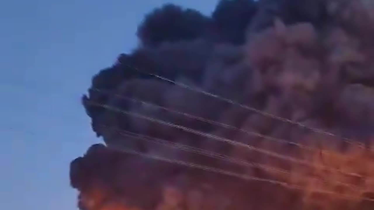 ►🇷🇺🇺🇦🚨Ukrainian drones fly into an oil refinery in the Russian town of Slavyansk-on-Kuban