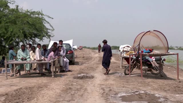 Banana farmer loses crop in Pakistan floods