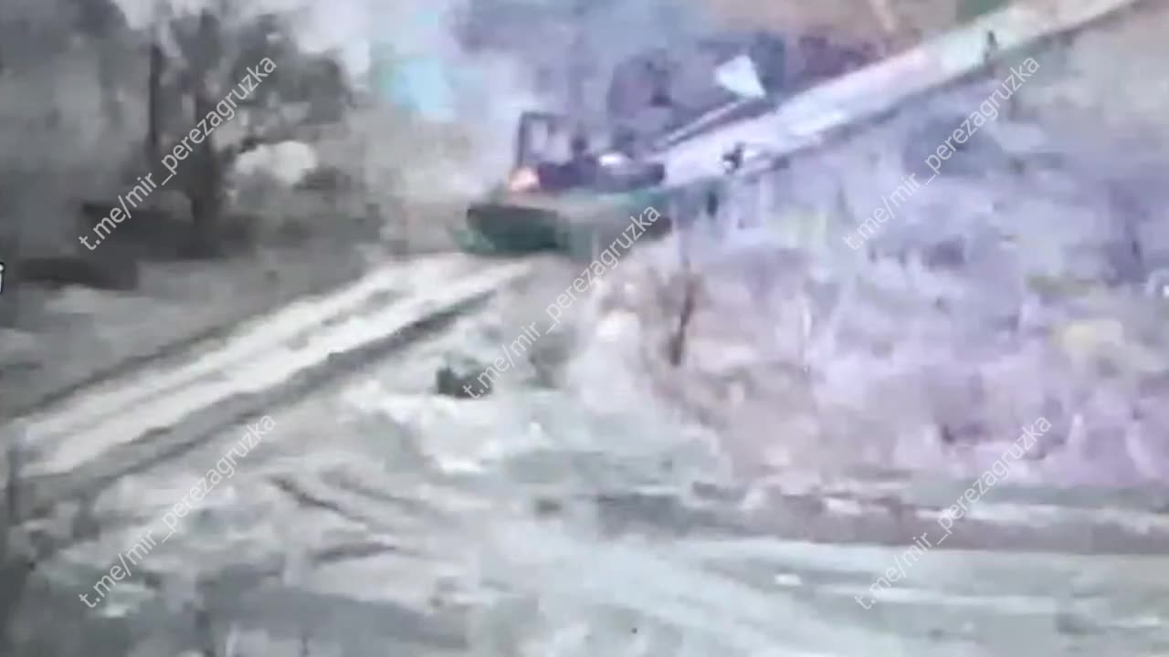 Close Range RPG Hit on a Ukrainian Tank