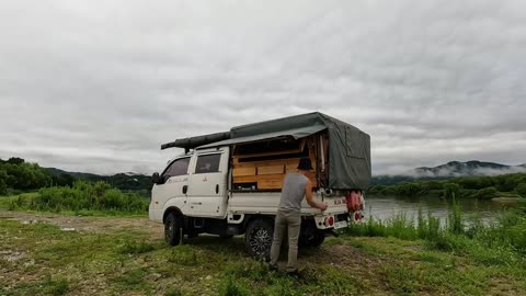 Truck camping in rainy days, accompanied by the sound of rain, enjoy and decompress