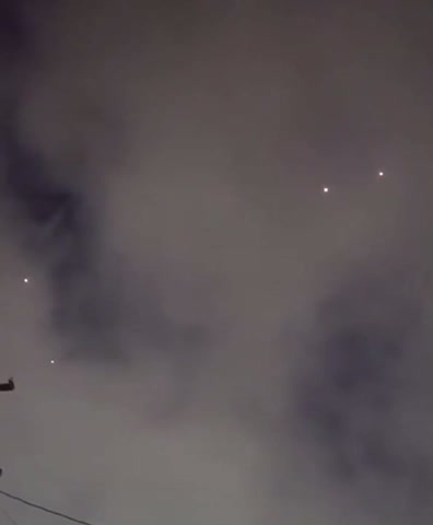 LOS ANGELES A FORMATION OF ILLUMINATING UFO's CHARIOTS OF GOD 🕎Isaiah 66;15-18 YAHAWASHI ON THE WAY